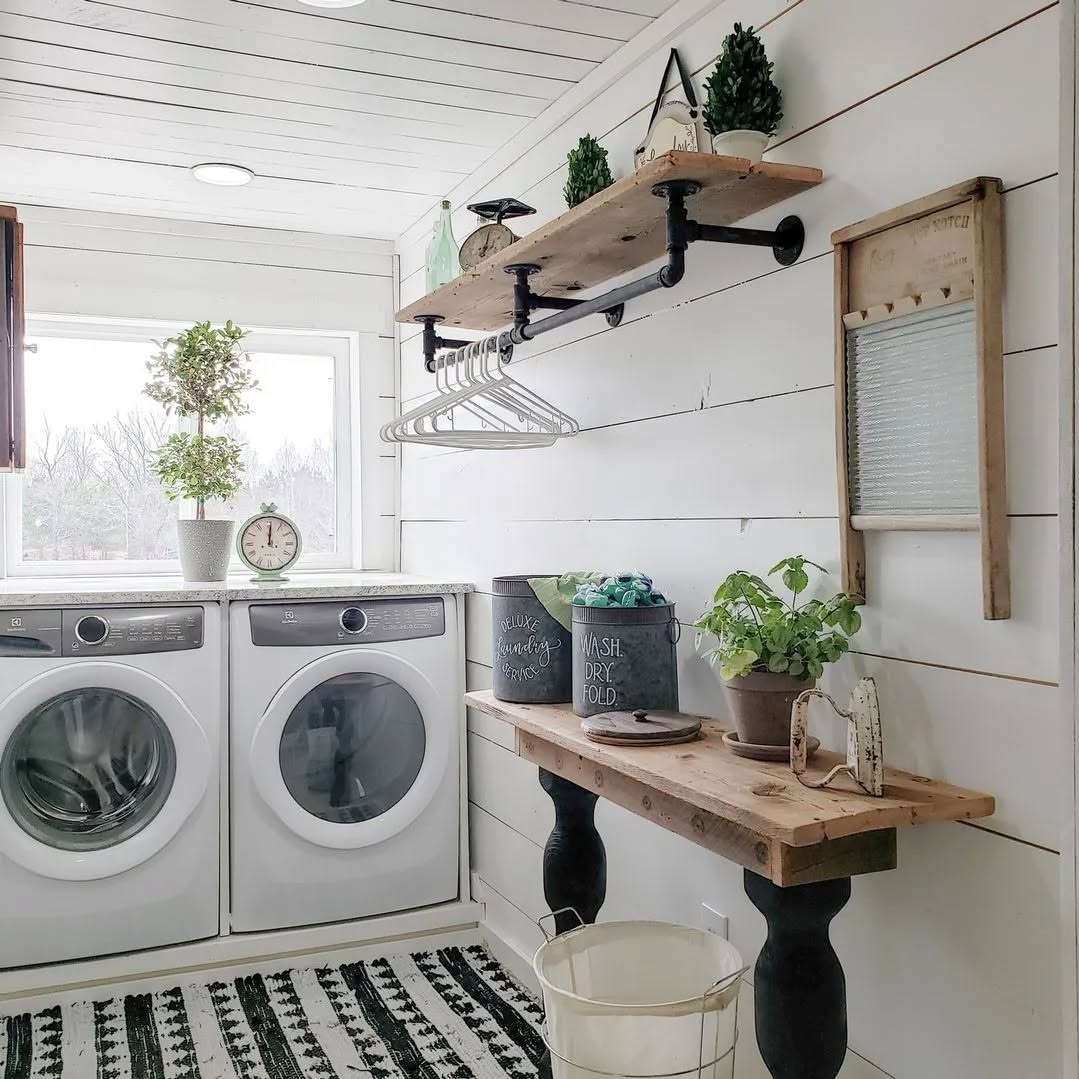 10+ Charming Farmhouse Laundry Room