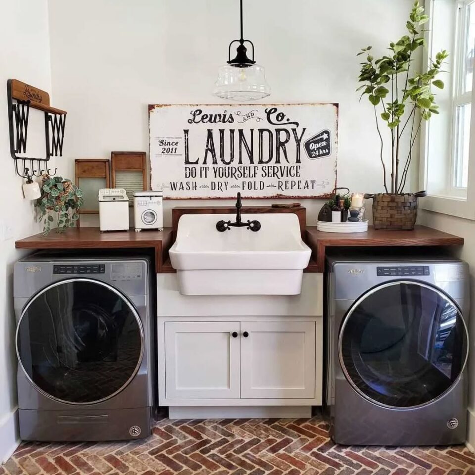 10+ Charming Farmhouse Laundry Room